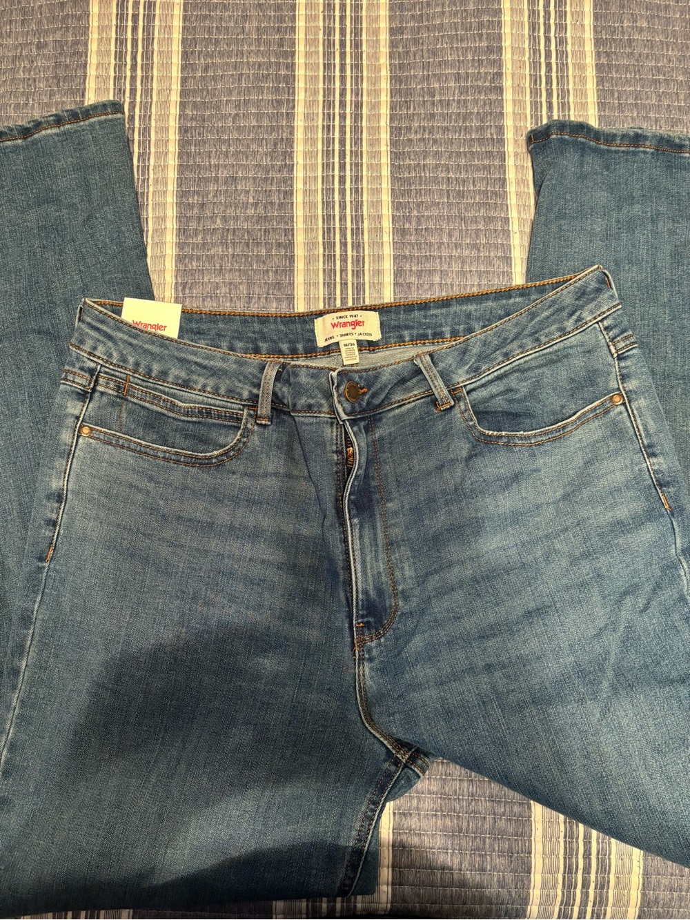 Wrangler Men’s Medium Blue Straight Leg Jeans